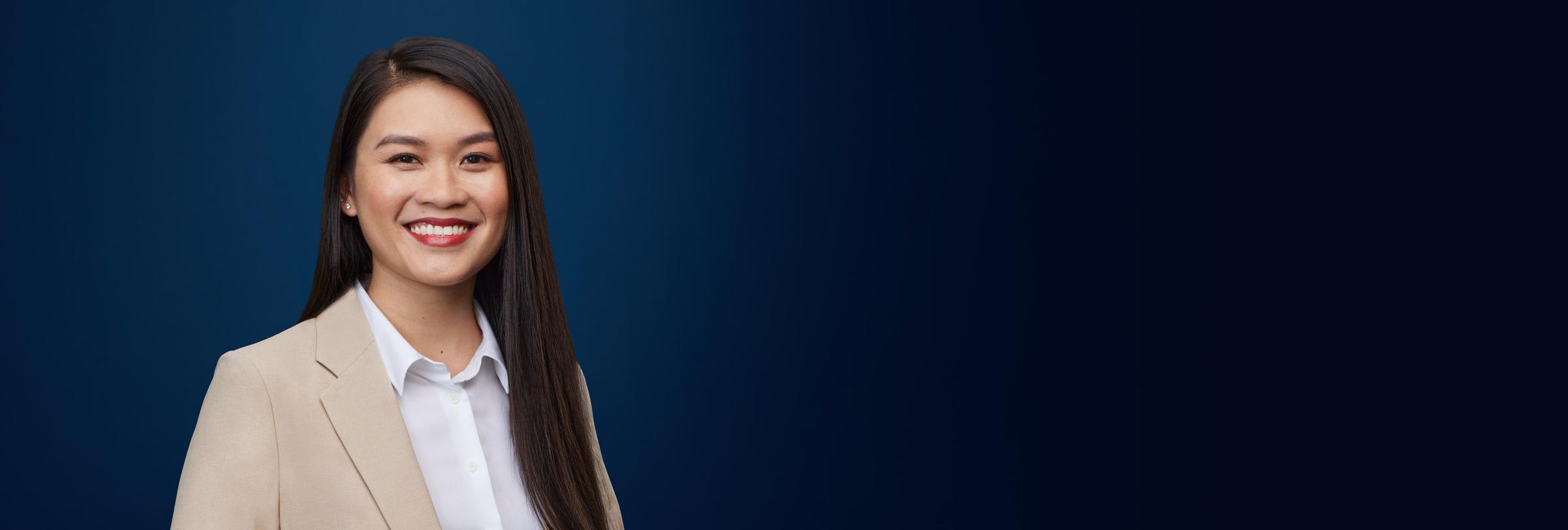 Professional advisor with digital network background